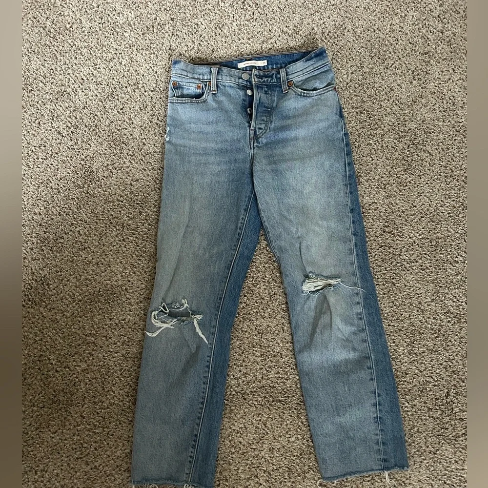 Levi Wedgie Straight Leg Jeans - Picture 1 of 2